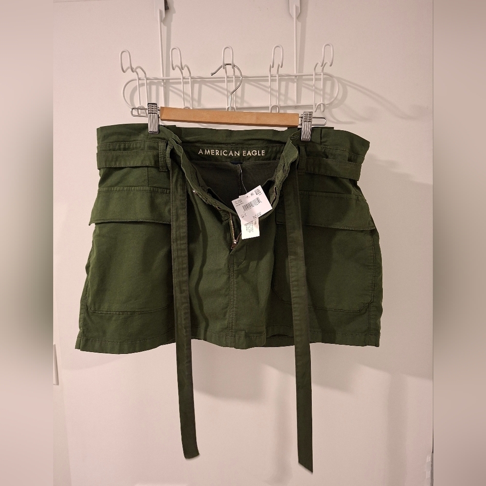 NWT American Eagle Women's Khaki Green Cargo Pocket Mini Skort (Size 16)